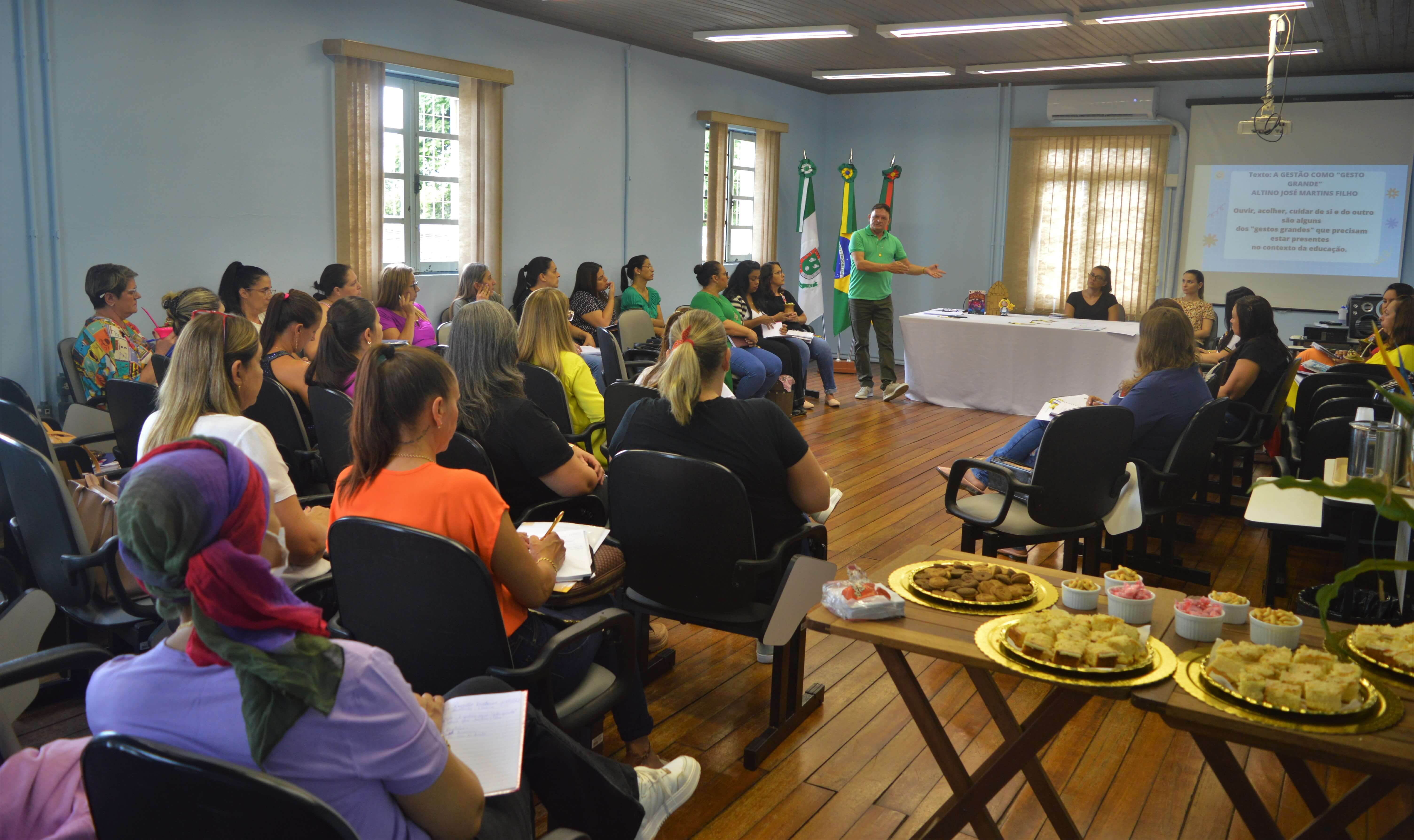 Primeira reunião com os diretores da educação infantil na Smed