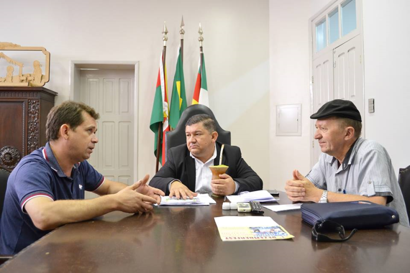 Prefeito em Exercício recebe visitas de lideranças