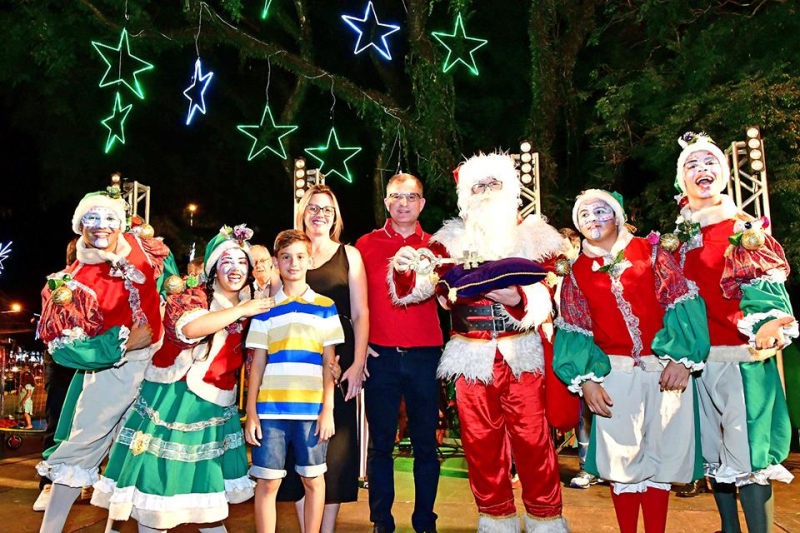 Papai Noel recebe as chaves da cidade