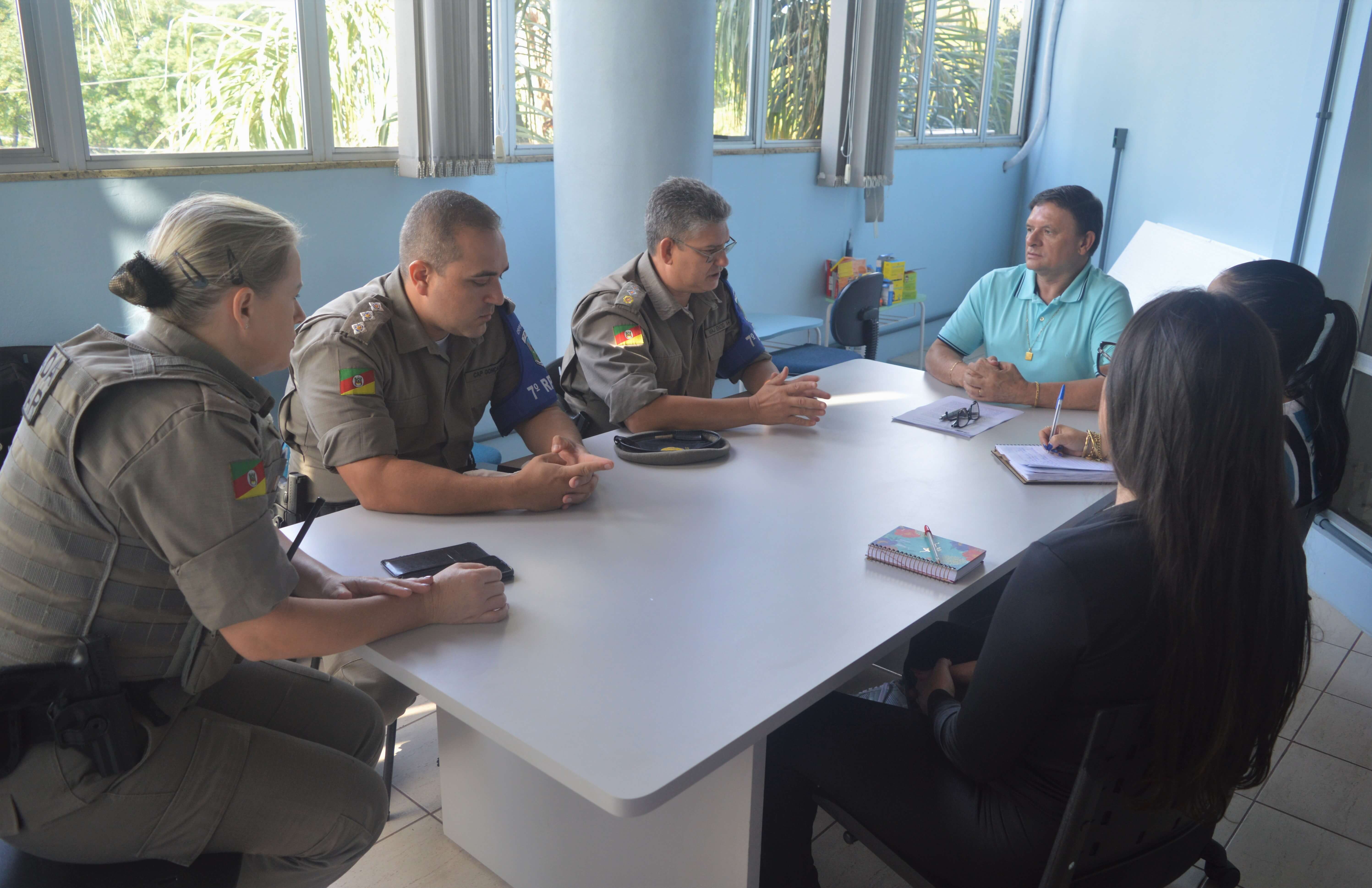 SECRETÁRIO VALDEMIR ROEPKE REALIZA REUNIÃO COM A BRIGADA MILITAR 