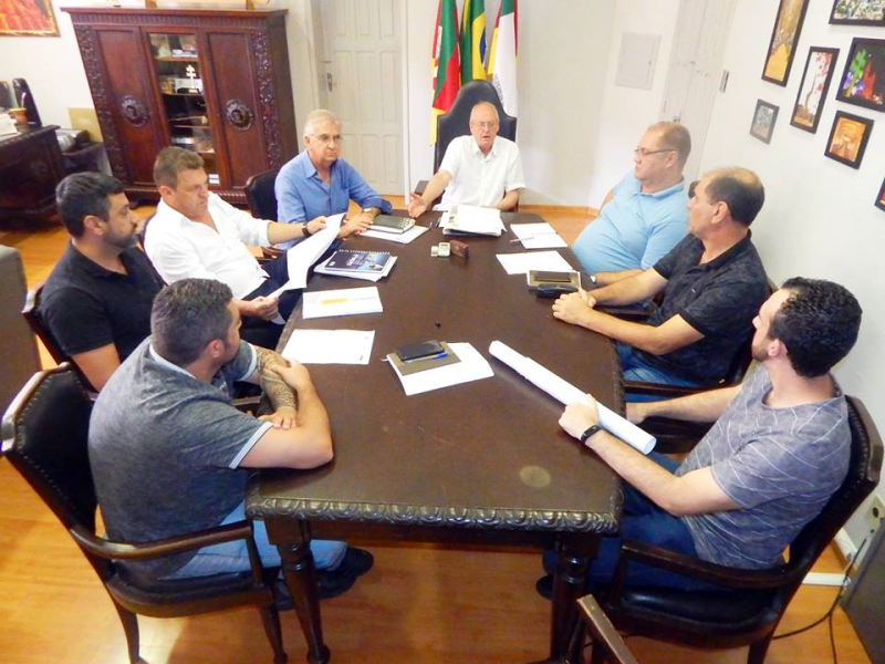 Governo Municipal debate mais investimentos na recuperação asfáltica