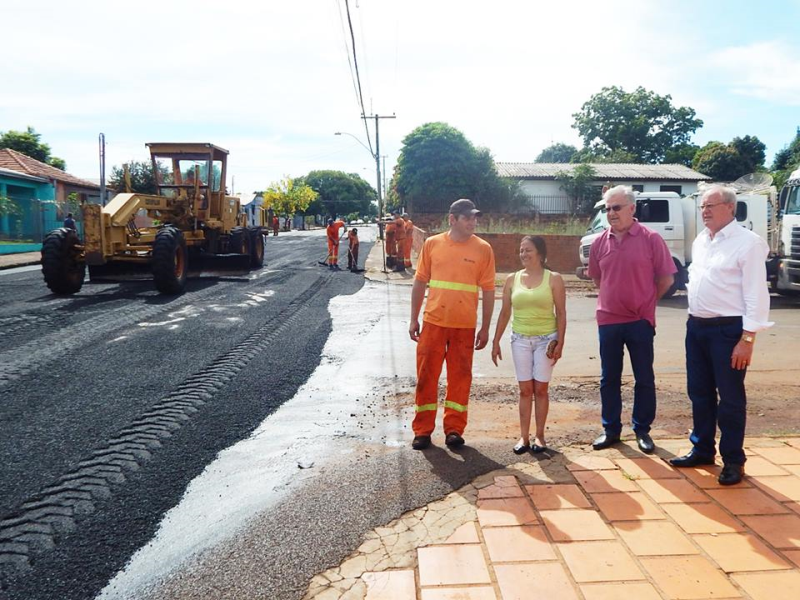 Asfaltamento na rua principal da Ditz deve ser concluído nesta semana