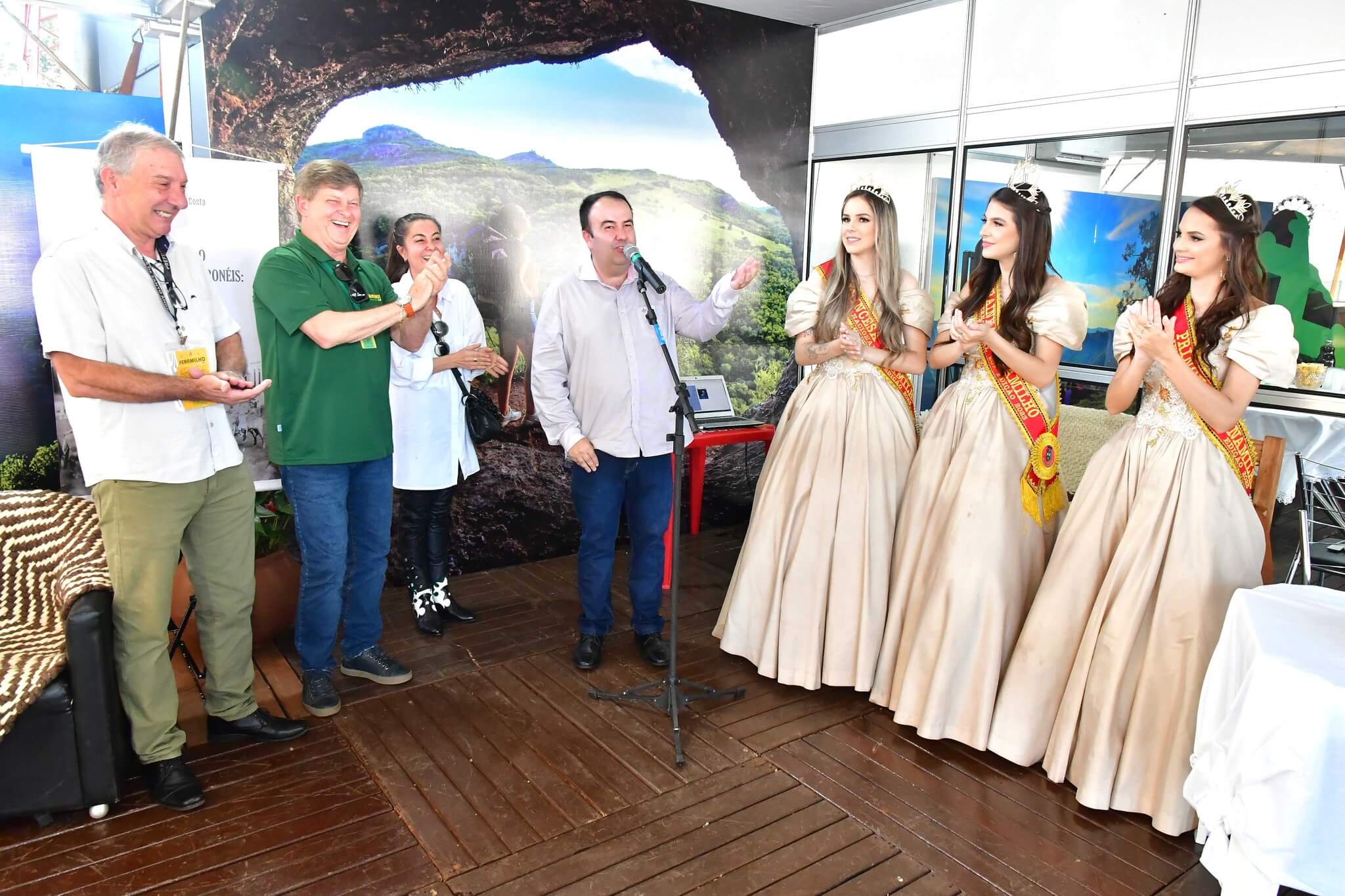 20ª Fenamilho teve lançamento de livro histórico