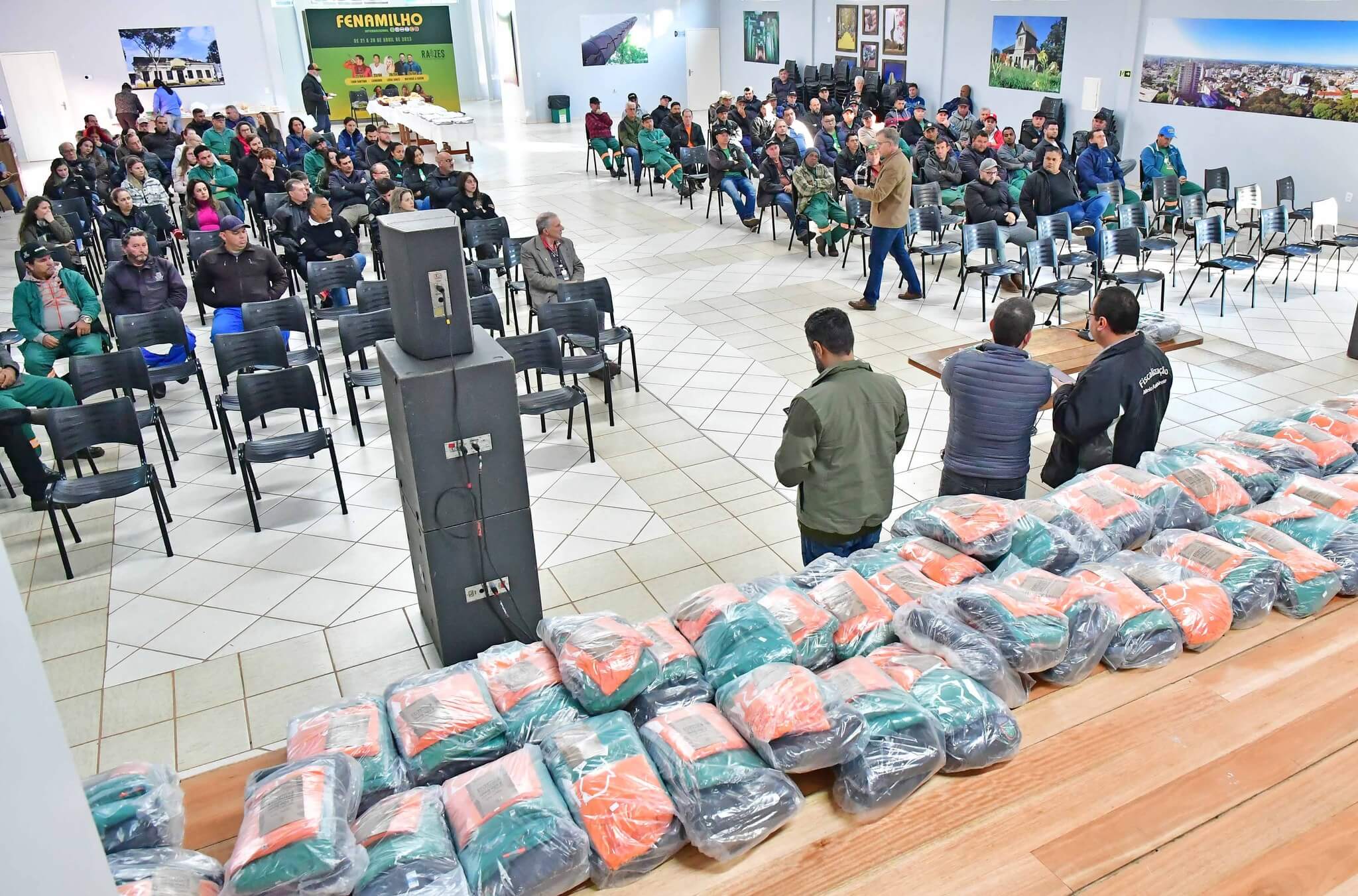 Servidores da Secretaria de Meio Ambiente e Desenvolvimento Urbano recebem uniformes