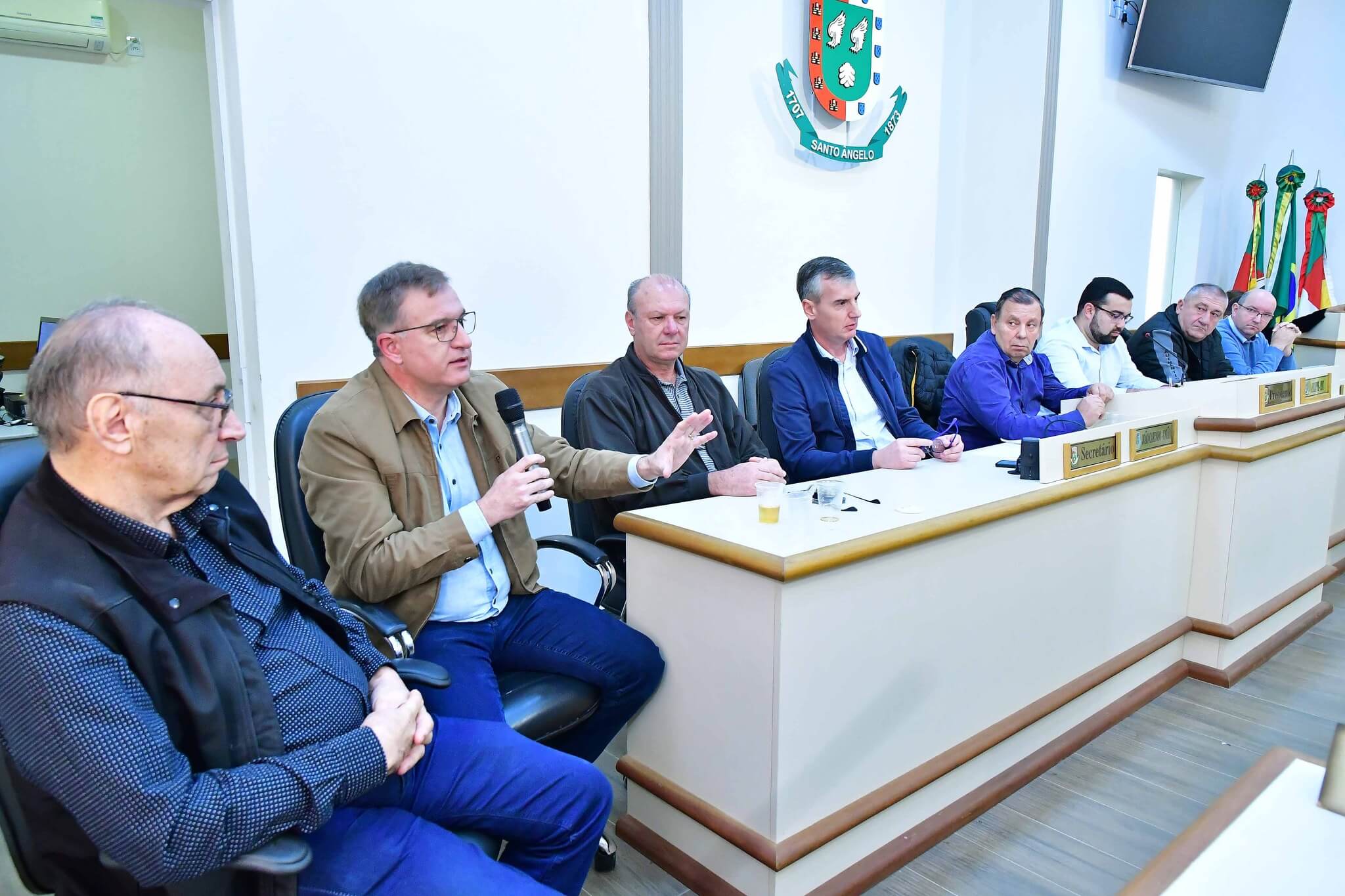 Prefeito detalha opções para futuro do Aeroporto Regional