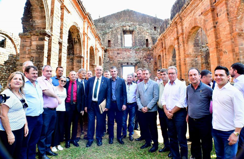 Prefeito apresenta projetos importantes para o Ministro da Cidadania