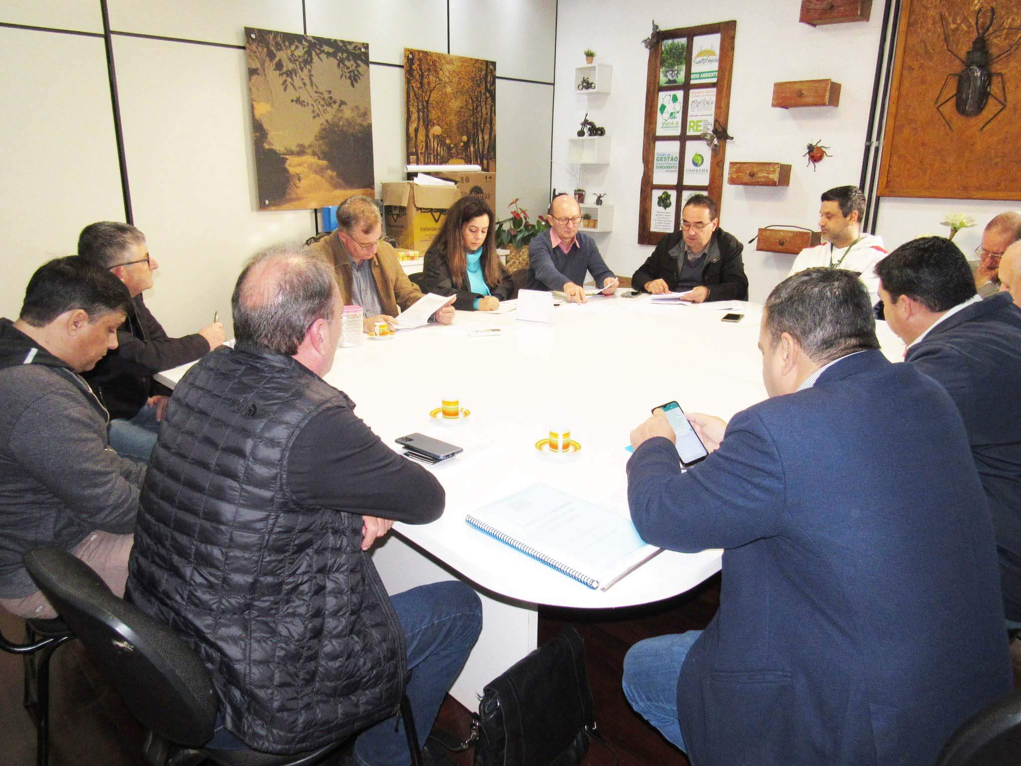 Prefeito negocia com a Corsan recurso para asfaltamento