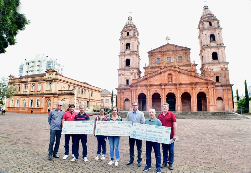Primeiros ganhadores do Cidadão Premiado recebem seus prêmios