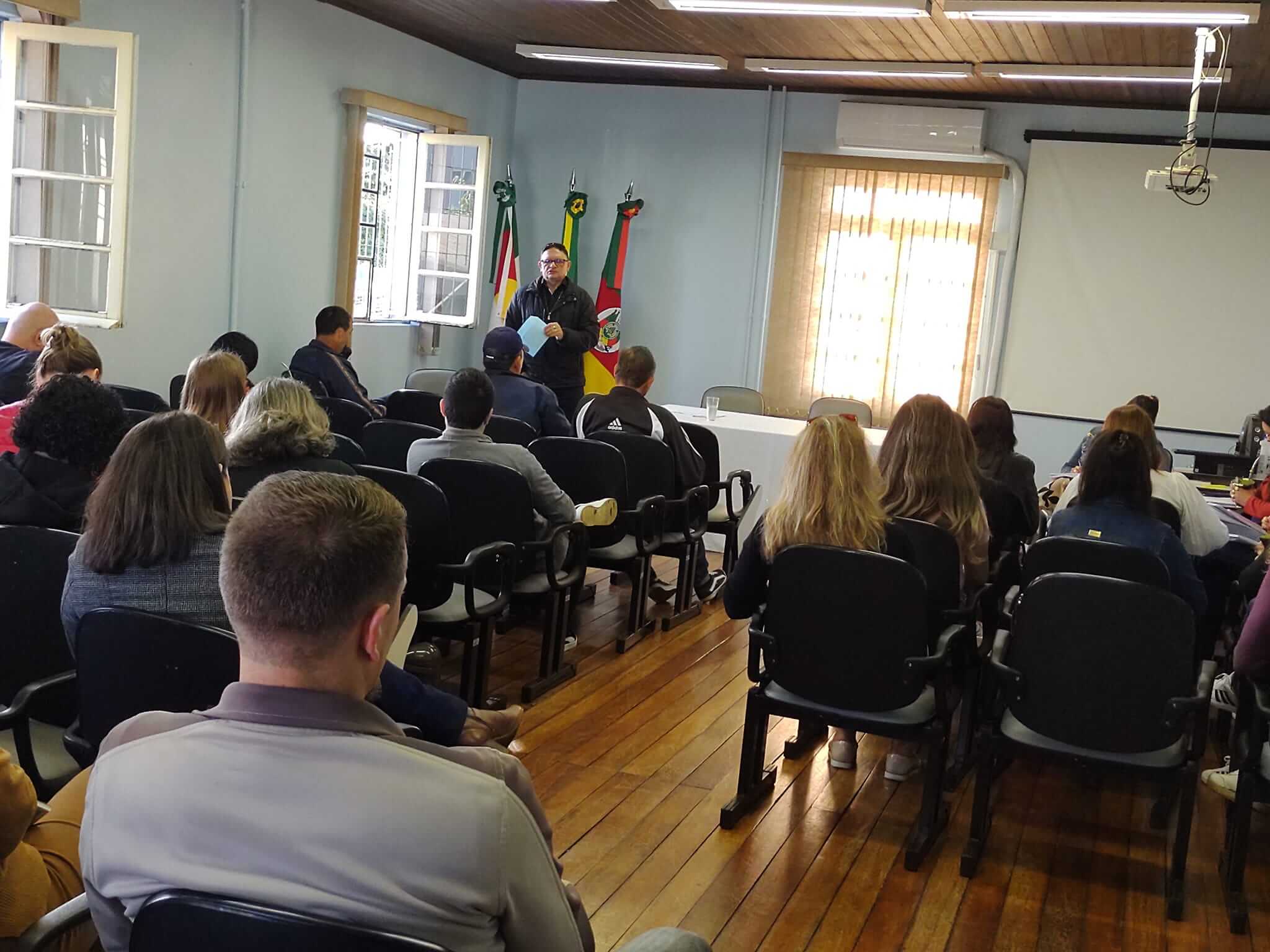 Reunião Administrativa com equipe de servidores.