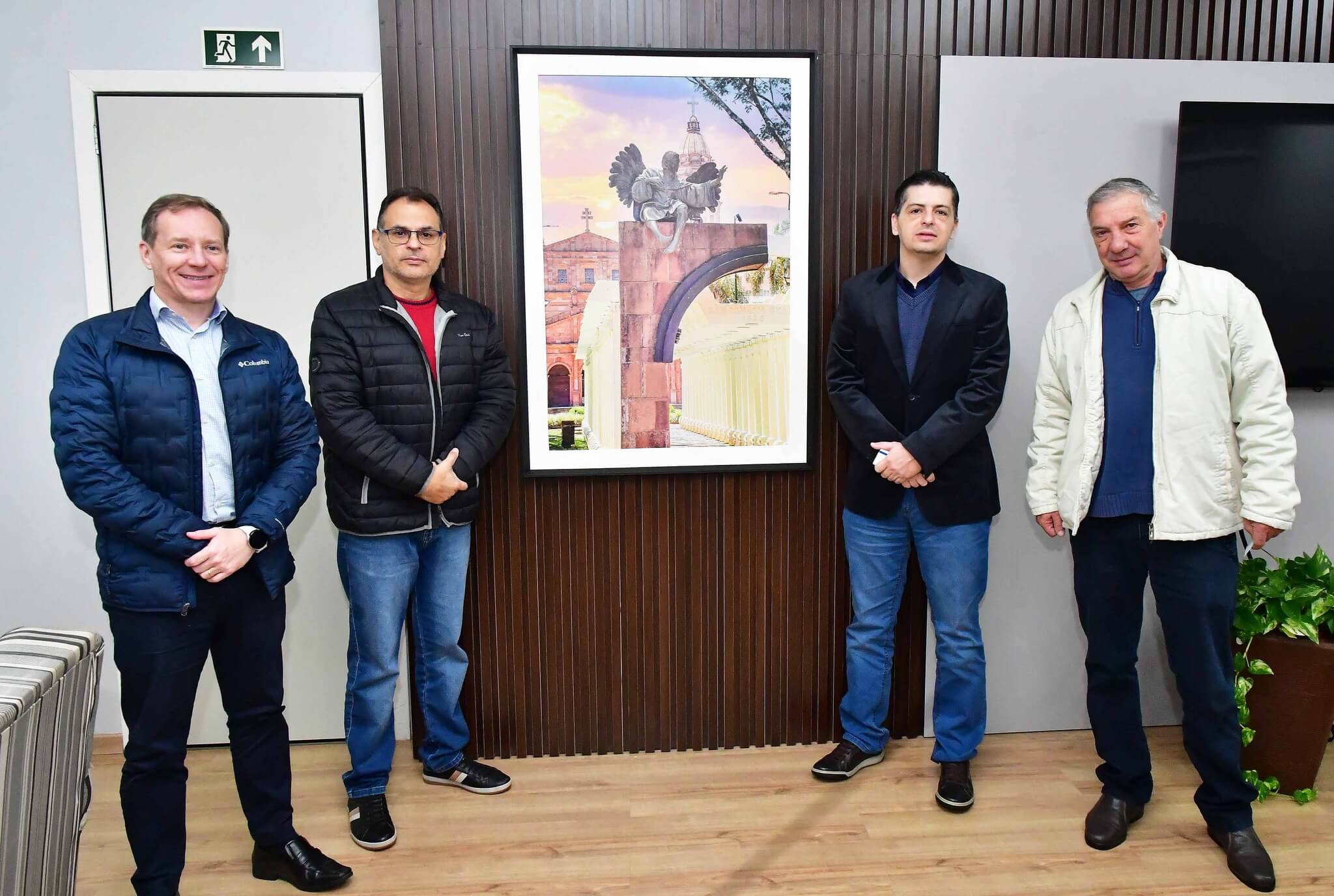 Vice-prefeito recebe diretores da Ouro e Prata