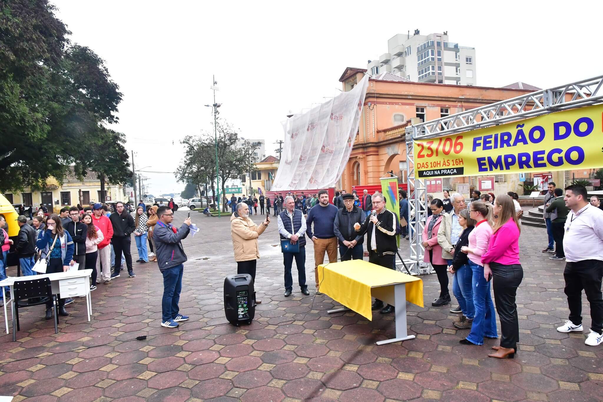 Feirão oferece oportunidades de emprego
