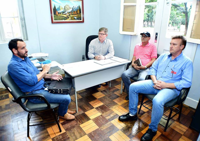 Manutenção da fibra ótica de Santo Ângelo é pauta de reunião