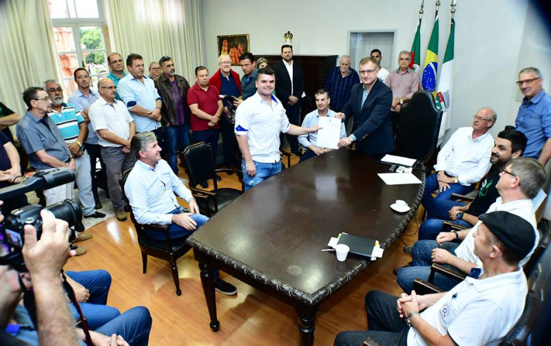 Prefeito autoriza obras de modernização da iluminação pública