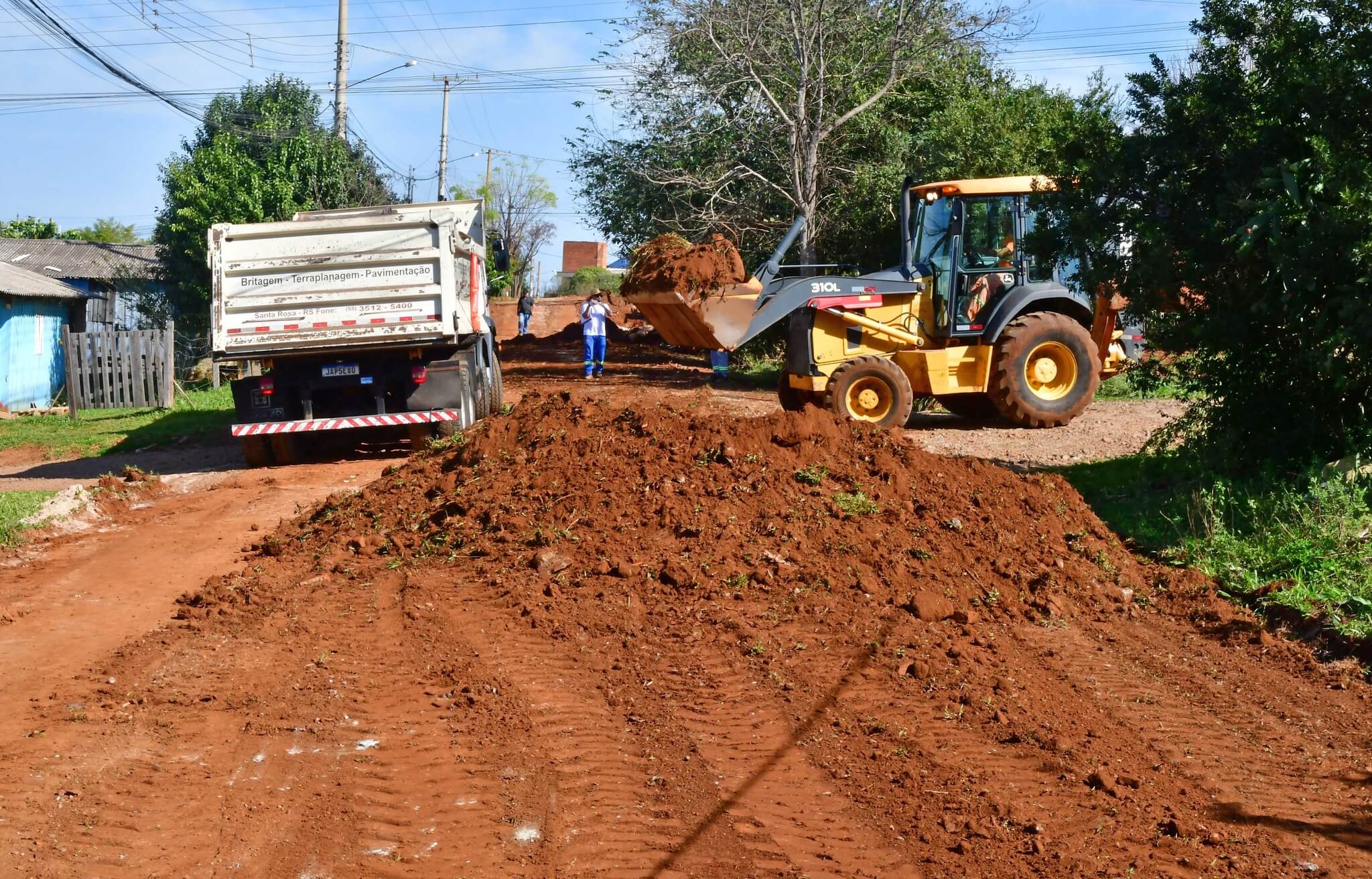 Iniciam obras de asfaltamento no Bairro Vera Cruz