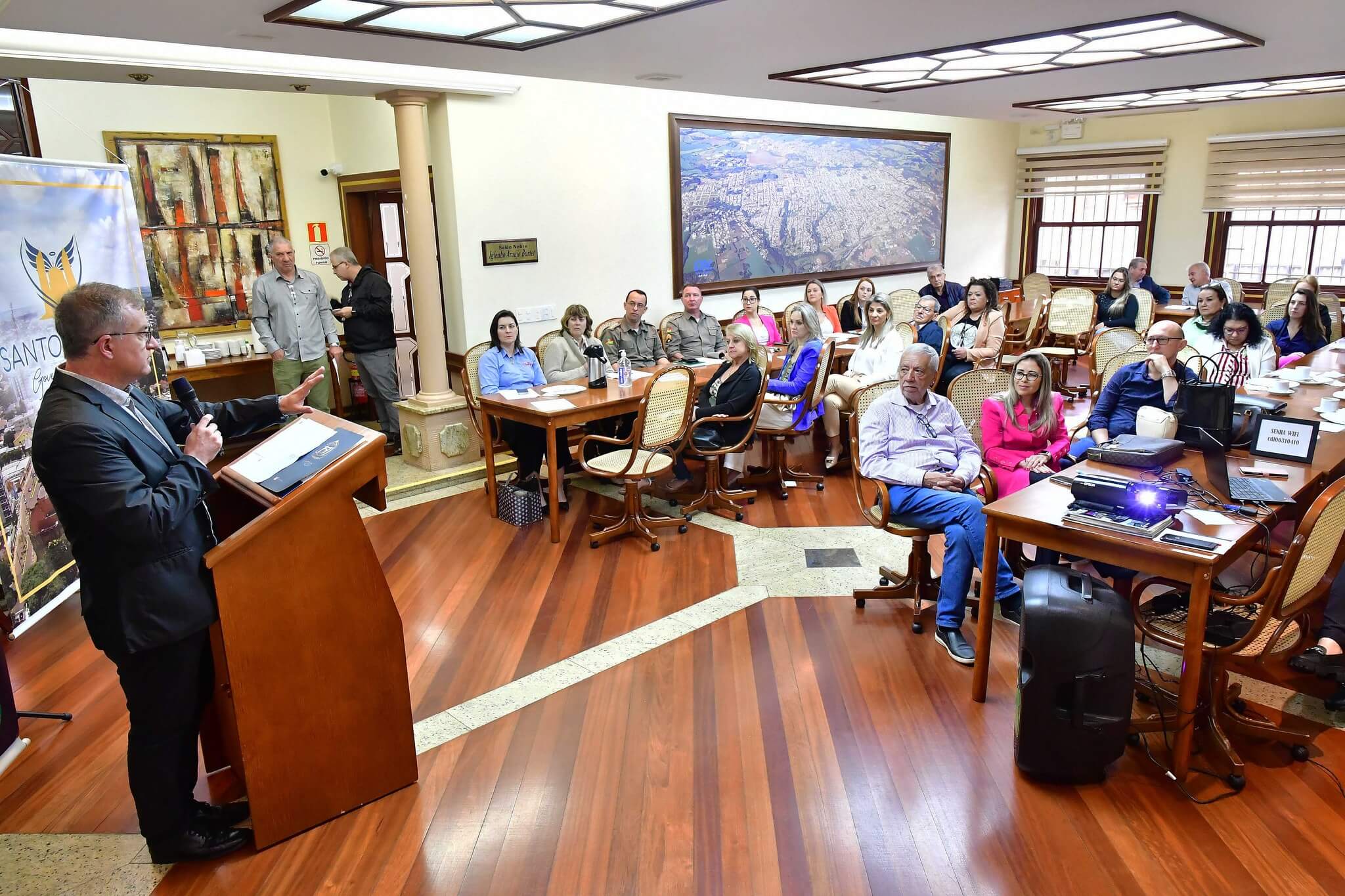 Selo EmFrente, Mulher é apresentado à sociedade