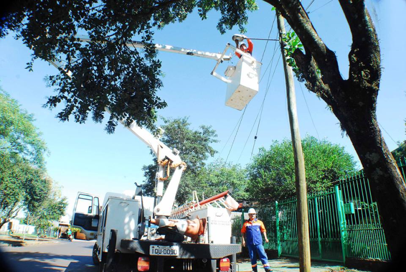 Secretaria de Obras agiliza manutenção da iluminação pública