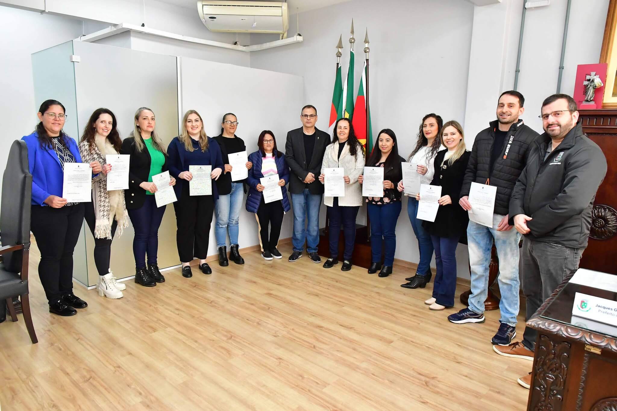 Empossados novos servidores municipais