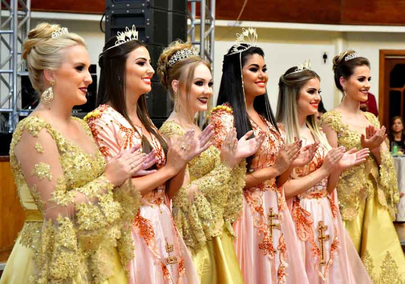 Coroadas as soberanas da 19ª FENAMILHO Internacional