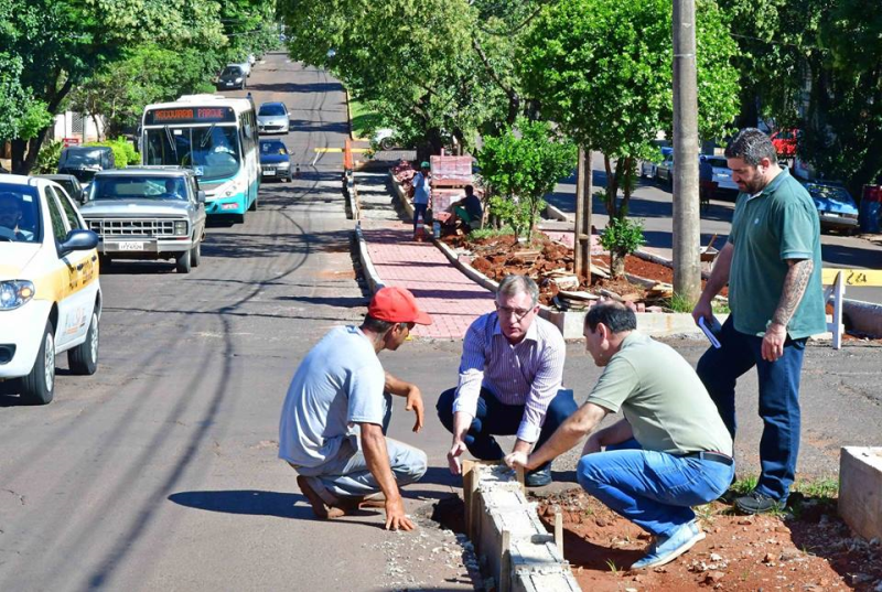 Prefeito cobra agilidade em obras de ciclovia