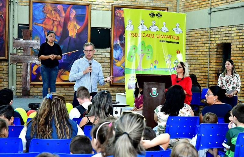 Livro infantil bilíngue é lançado pelo edital “Pró-Cultura”