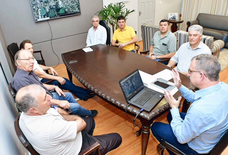 Prefeito anuncia obras na Rua Tenente Fidélis