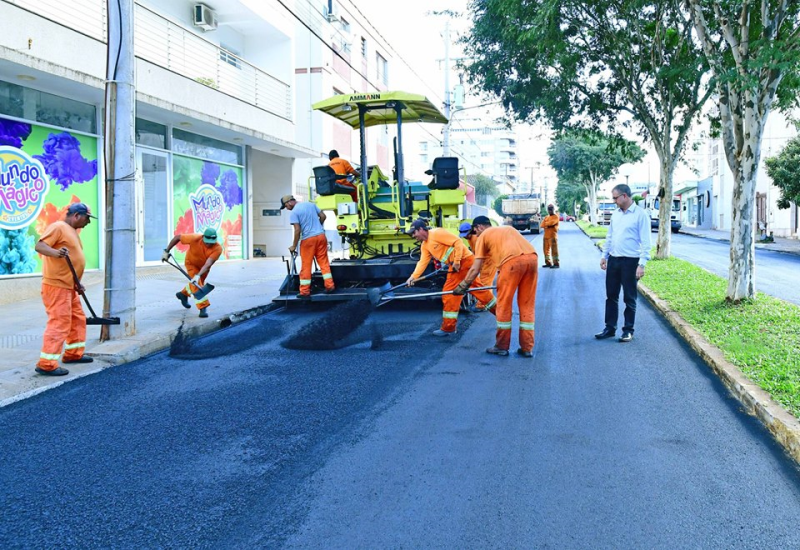 Asfaltamentos pela cidade segue em ritmo intenso