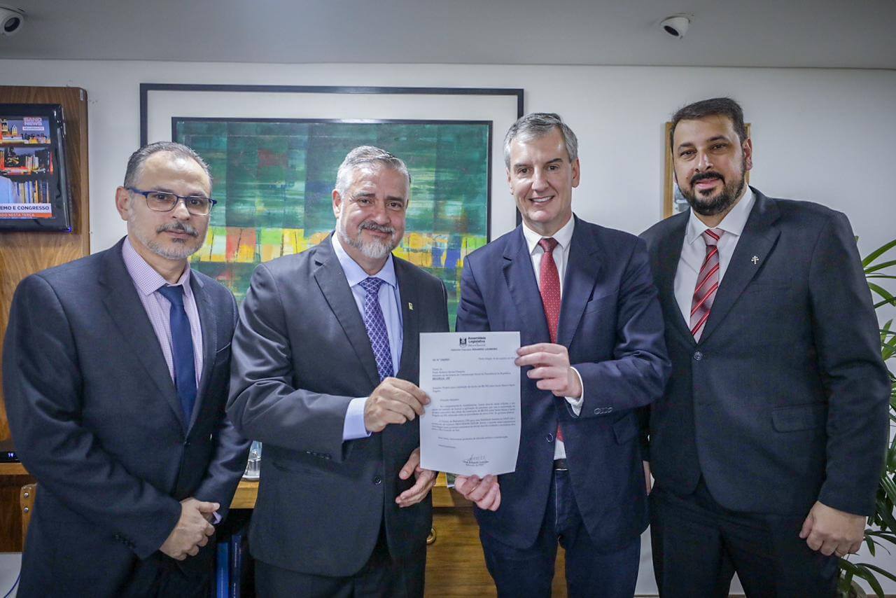 Vice-prefeito encaminha projetos e busca recursos em Brasília