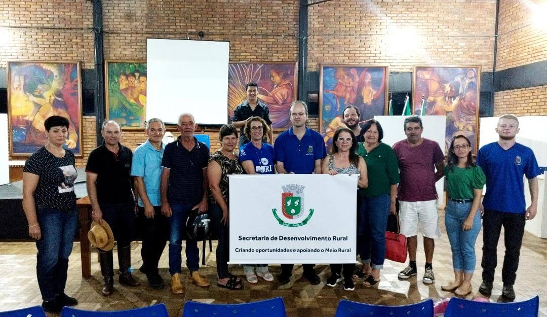 Programa Municipal de Fruticultura promove capacitação de produtores 