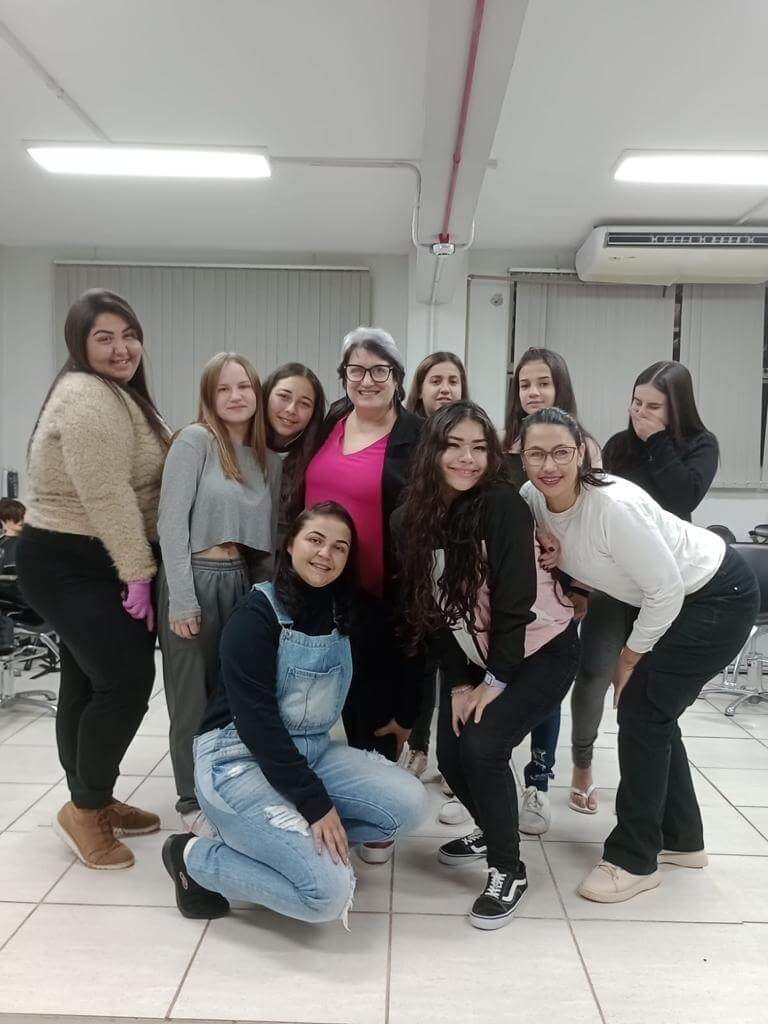 Senac conclui curso de design de sobrancelhas em parceria com a Central do Bem