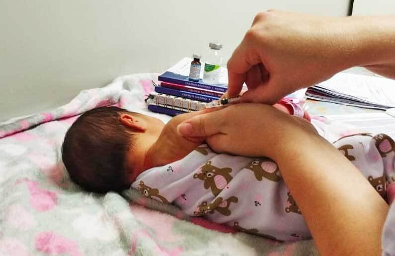 Saúde vacina recém-nascidos nas maternidades