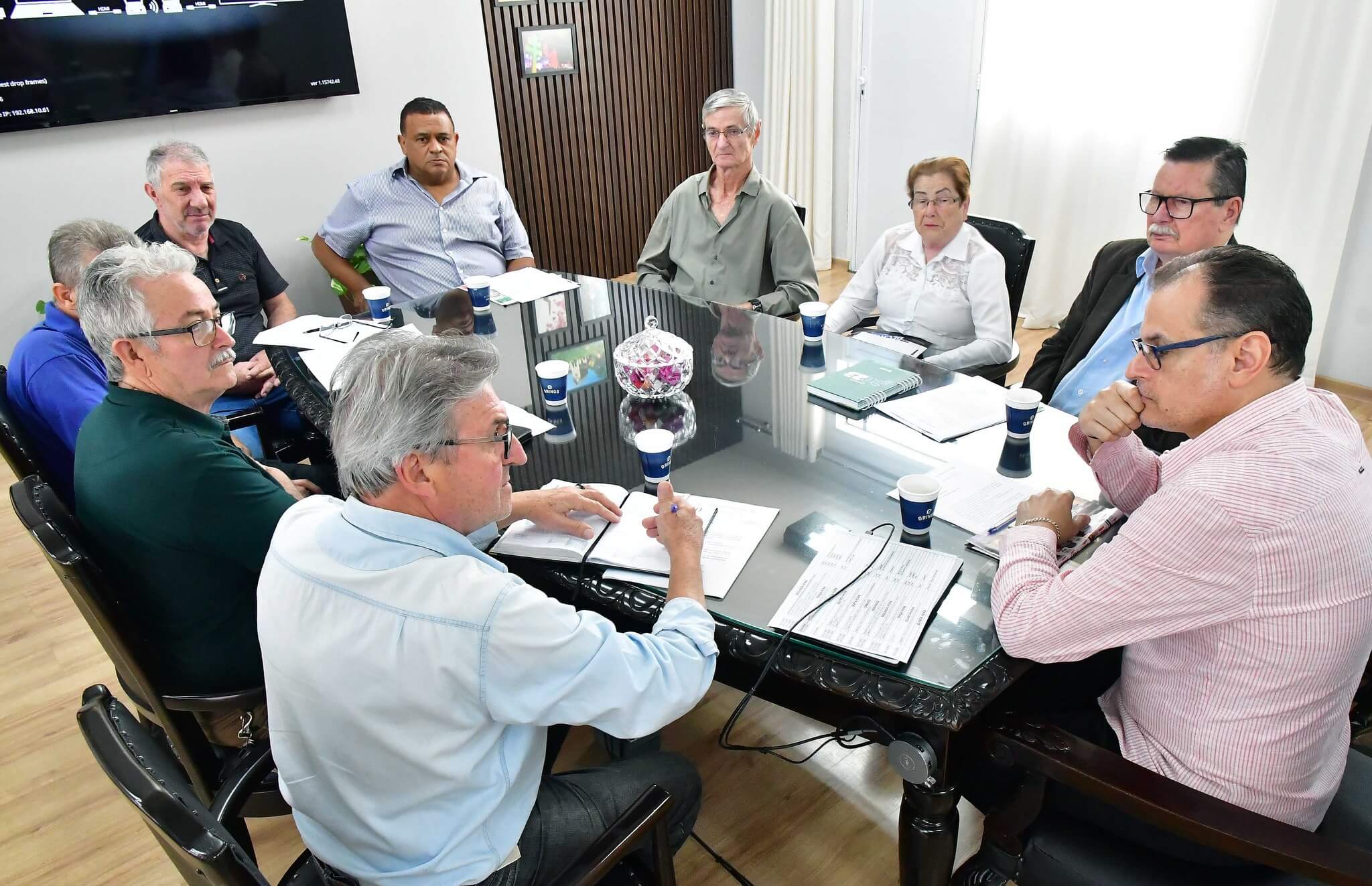 Moradores dos bairros Dytz, Patz e Bella Vista são recebidos pelo prefeito em exercício