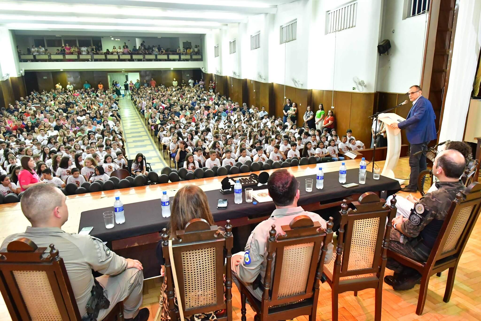 Proerd forma 330 alunos