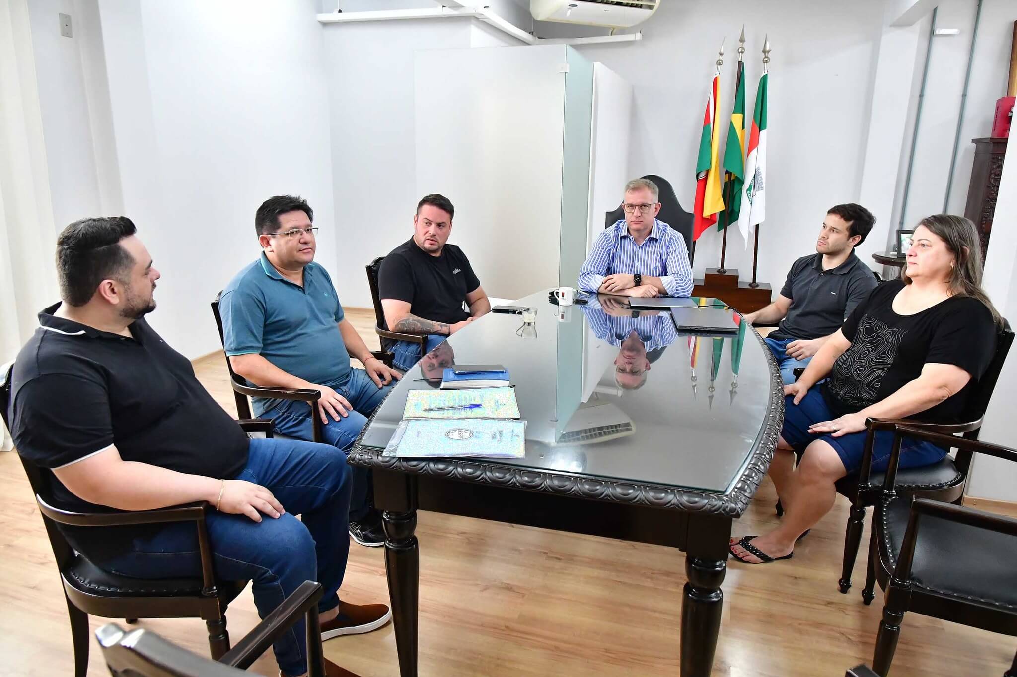 Direção da ASAF apresenta planejamento de 2024 para o prefeito