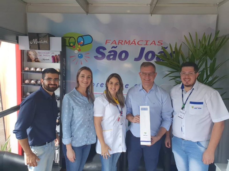 Prefeito Jacques visita o estande das Farmácias São João