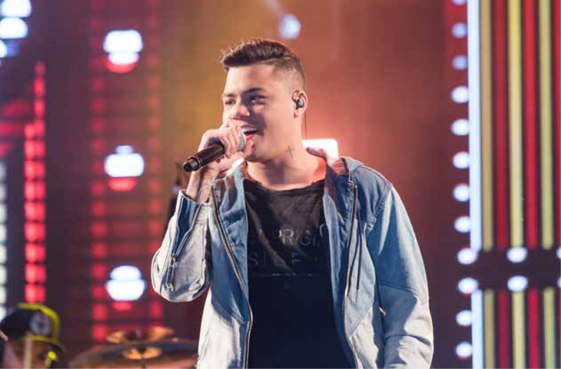 Noite para conferir o fenômeno da música sertaneja na FENAMILHO