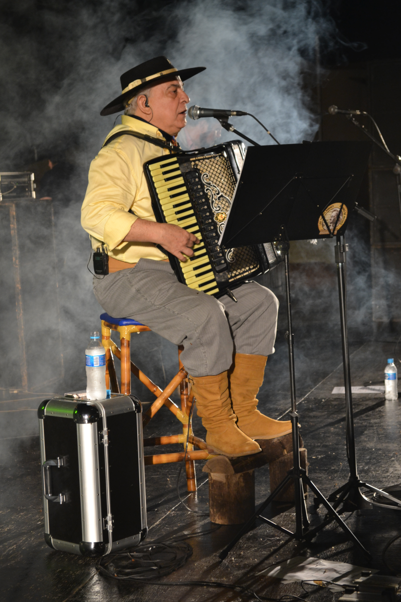 Luiz Carlos Borges atrai grande público para a Praça Pinheiro Machado