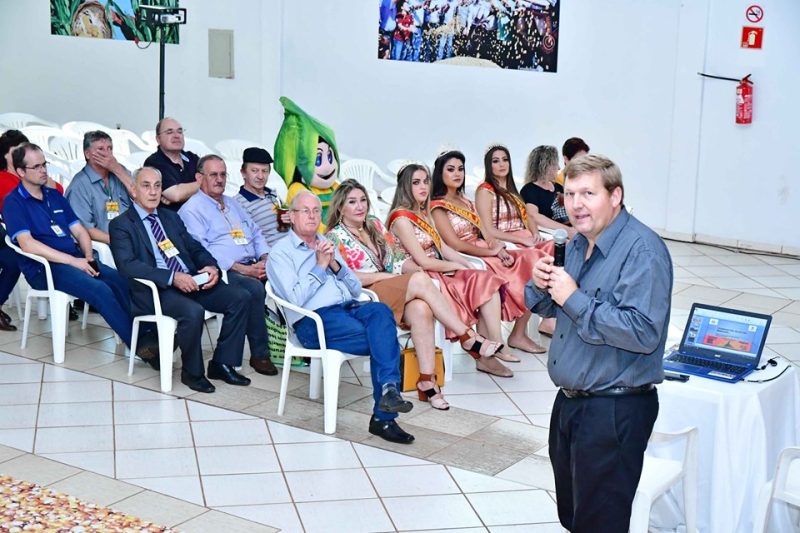 Palestra debate a produção e a industrialização do milho na FENAMILHO Internacional