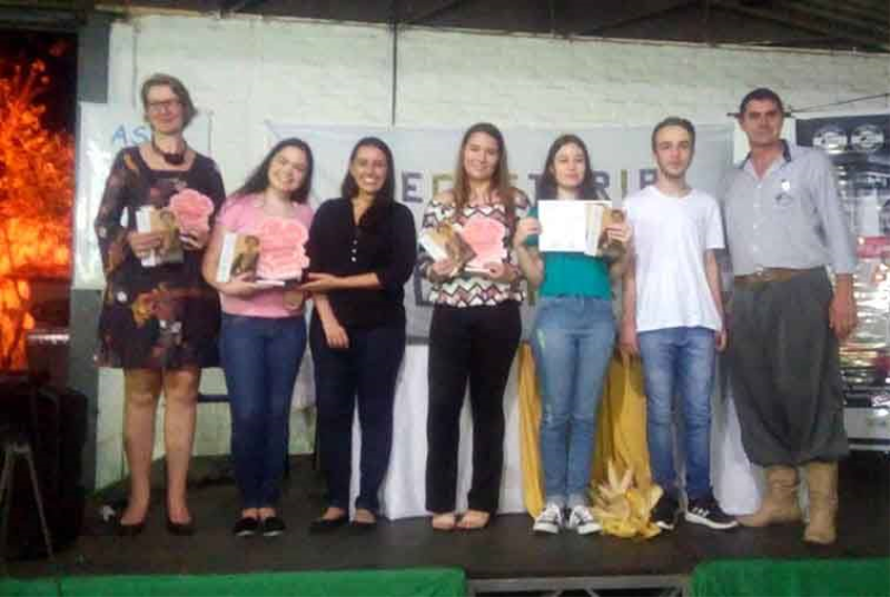 ASLE realiza lançamento de livro na FENAMILHO
