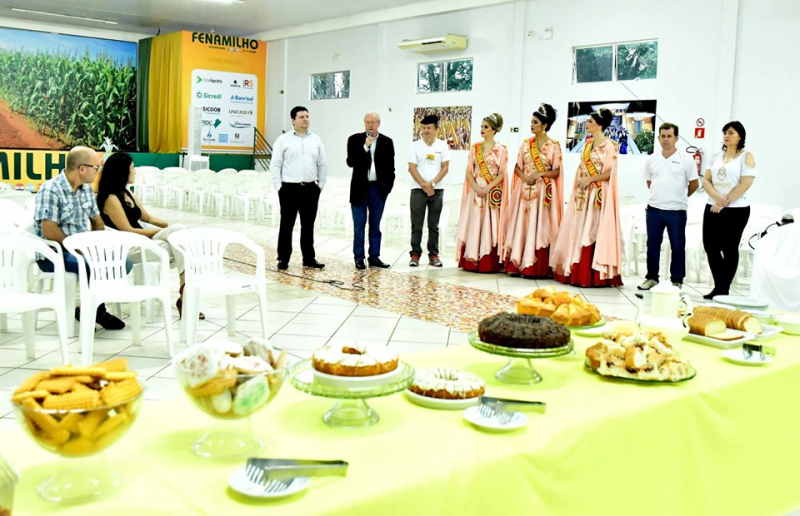 Comissão Central recebe expositores com café da manhã
