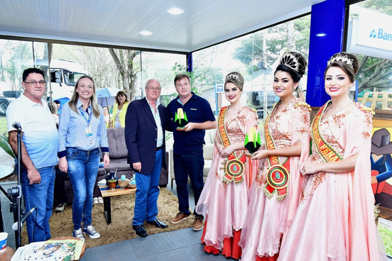 FENAMILHO Internacional homenageia patrocinadores