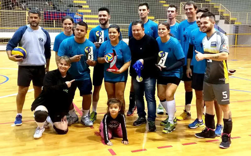 Equipe de Cruz Alta vence o Torneio de Vôlei Misto