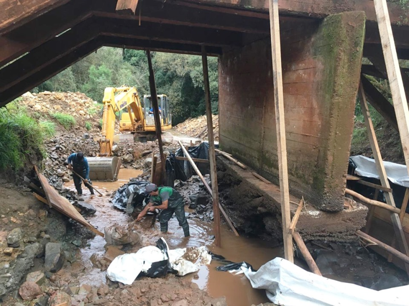 SMT interdita ponte no interior para reconstrução