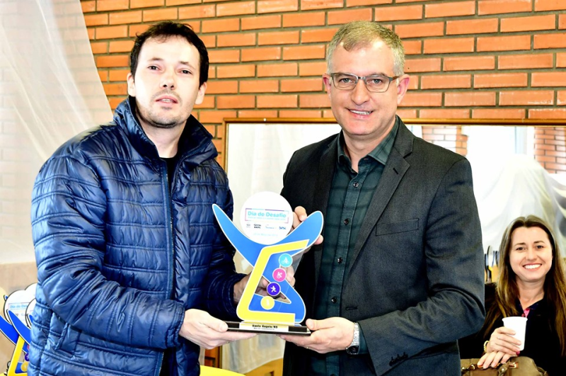 Município recebe troféu do SESC pela participação no Dia do Desafio