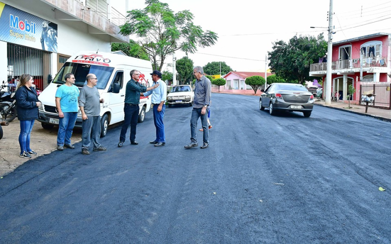 Obras de asfaltamento na Rua São Nicolau estão em andamento
