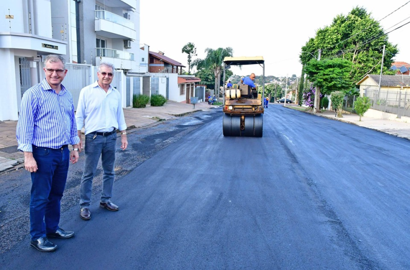 Obras de asfaltamento seguem em ritmo intenso