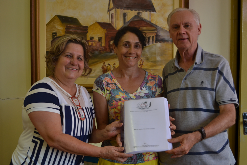 Prefeito recebe relatório anual da Secretaria de Assistência Social