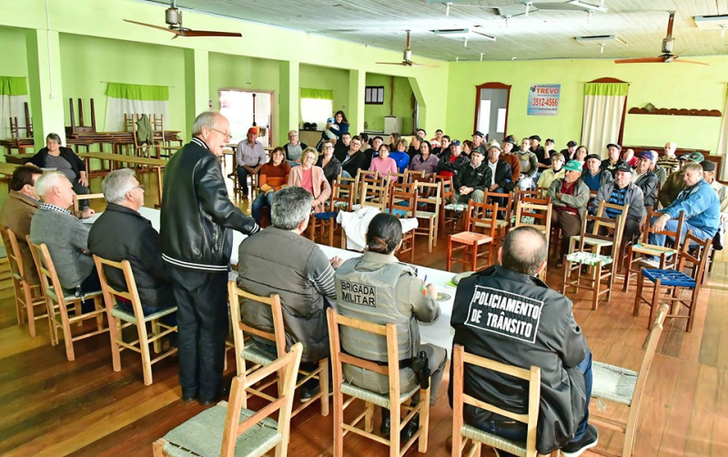Comunidades do interior, Governo Municipal e Brigada Militar debatem ações para a segurança