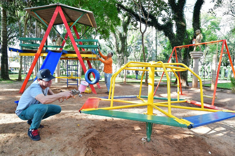 Parceria revitaliza parque infantil da Praça Pinheiro Machado
