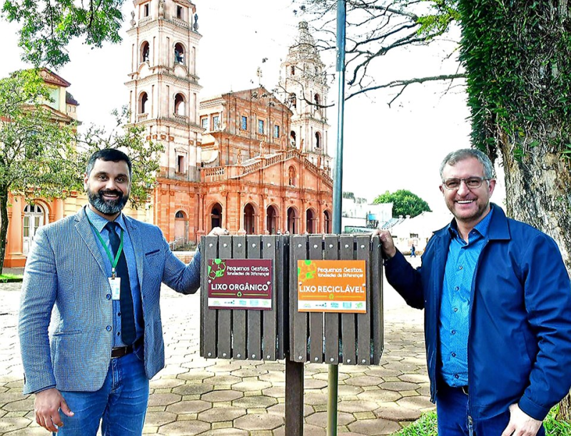 Instalação de uma centena de conjuntos de lixeiras inicia neste sábado