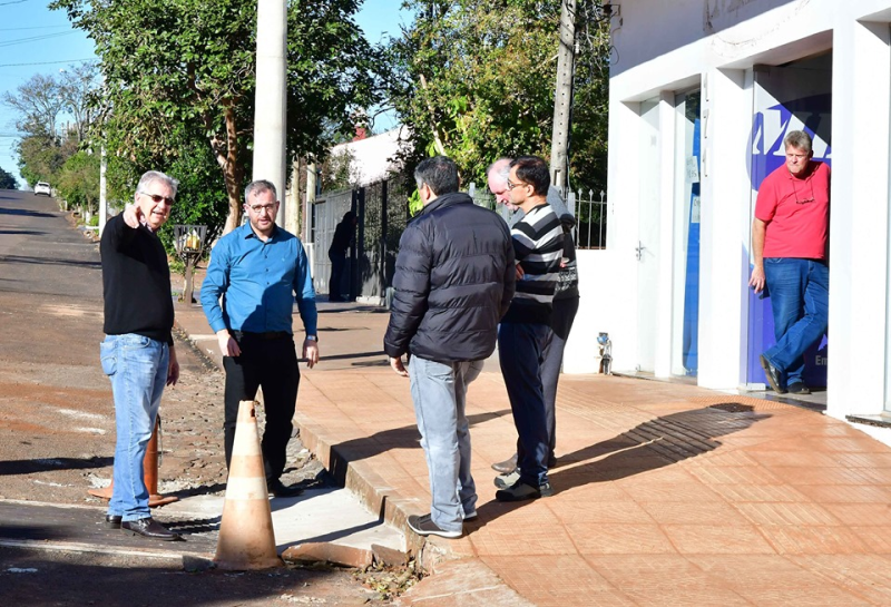 Obras de drenagem na Rua Santo Ângelo em fase de conclusão